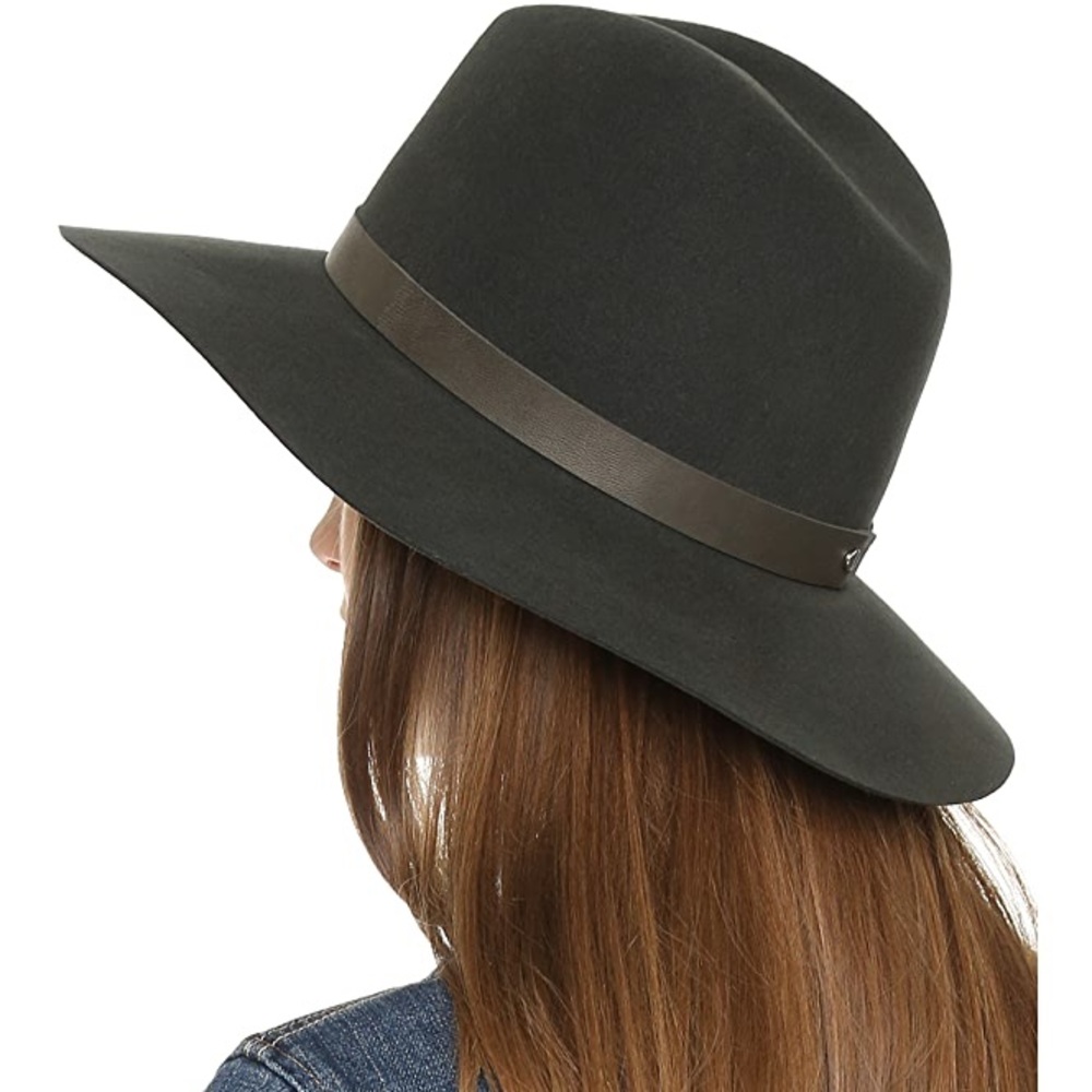 Janessa Leone Tate hat